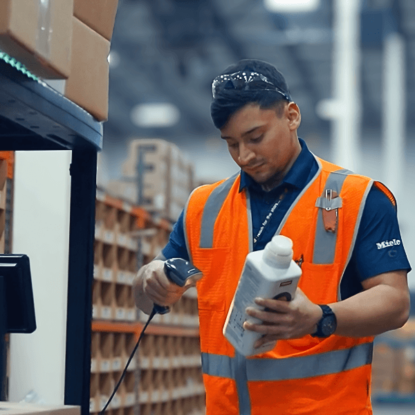 Warehouse associate scanning inventory for quality control and inventory management in a 3PL distribution center