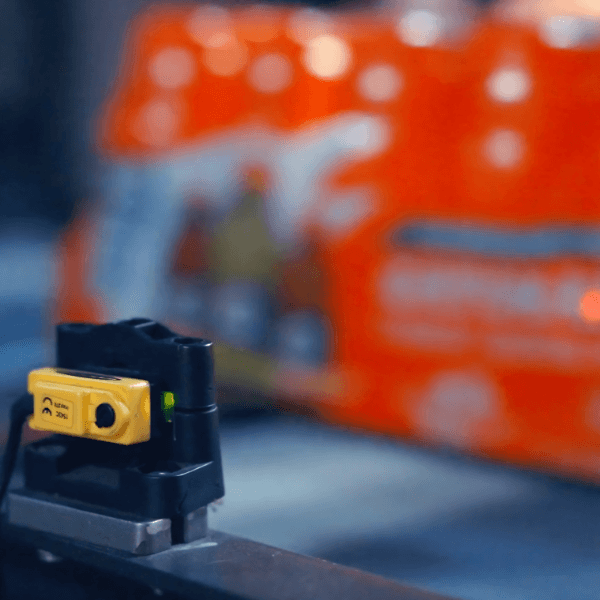 warehouse-conveyor-sensor-beverage-fulfillment-cds